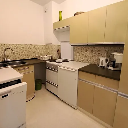 Apartment Kaspar Haus Kmb Seeblick Appartement Am Ossiacher See Mit Direktem Seezugang, Hallenbad Bodensdorf